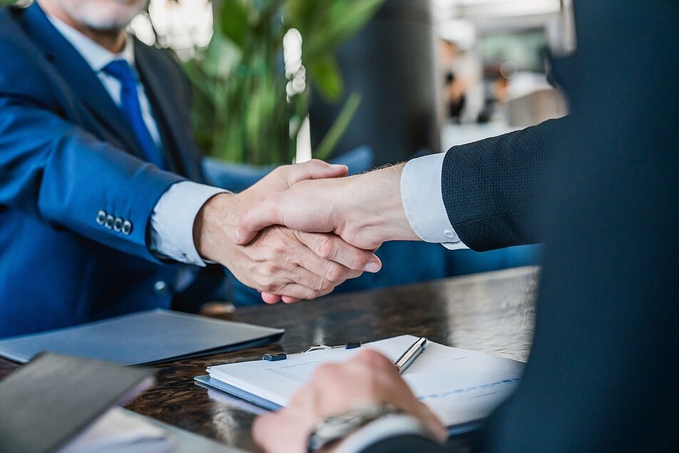 Close,Up,Shot,Of,Businessmen,Making,Handshake,With,Partner,,Greeting,